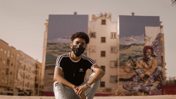 Selecting the Perfect Waterproof Eyeliner for Gloomy London Weather: A Guide to All-Day Glam